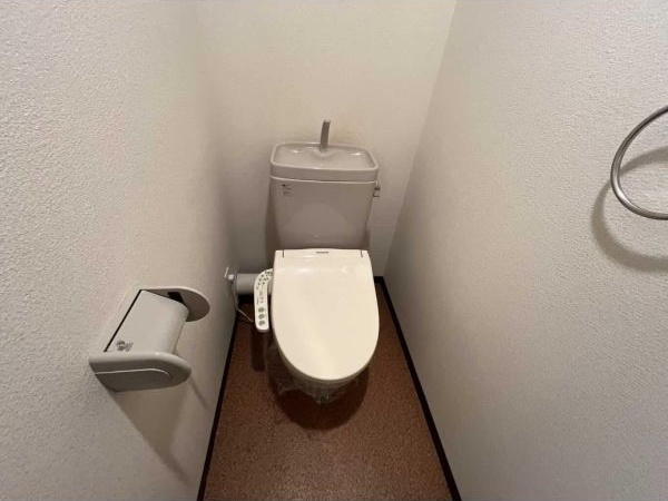 地下鉄御堂筋線 東三国駅 徒歩5分 10階建 築22年のトイレ写真