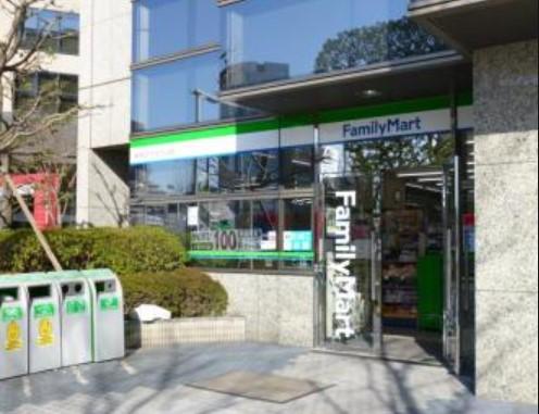 コンビニ　ファミリーマート 新宿アイタウン店（コンビニ）まで214m