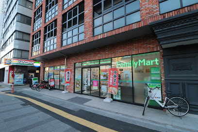 コンビニ　ファミリーマート 大須一丁目店（コンビニ）まで59m