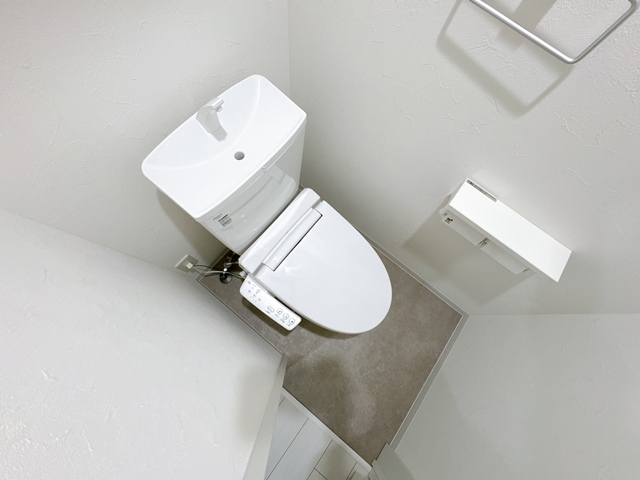 阪急千里線 千里山駅 徒歩14分 3階建 築1年のトイレ写真