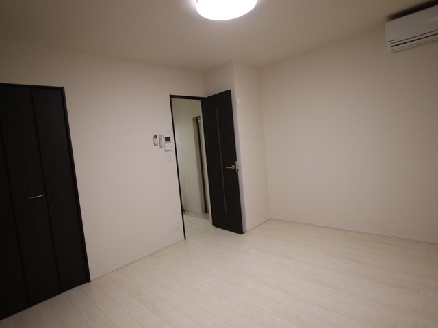 フジパレス出屋番館の居間写真