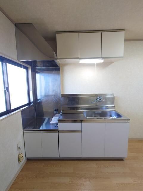 ＪＲ川越線 笠幡駅 バス乗車時間：5分 最寄りバス停で下車 徒歩3分 3階建 築36年のキッチン写真