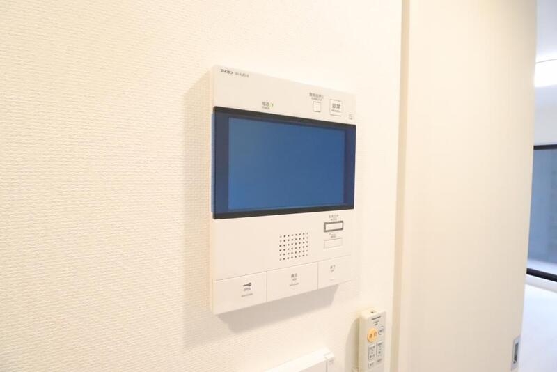 セキュリティ　快適な暮らしを支えるモニター付きインターホン。