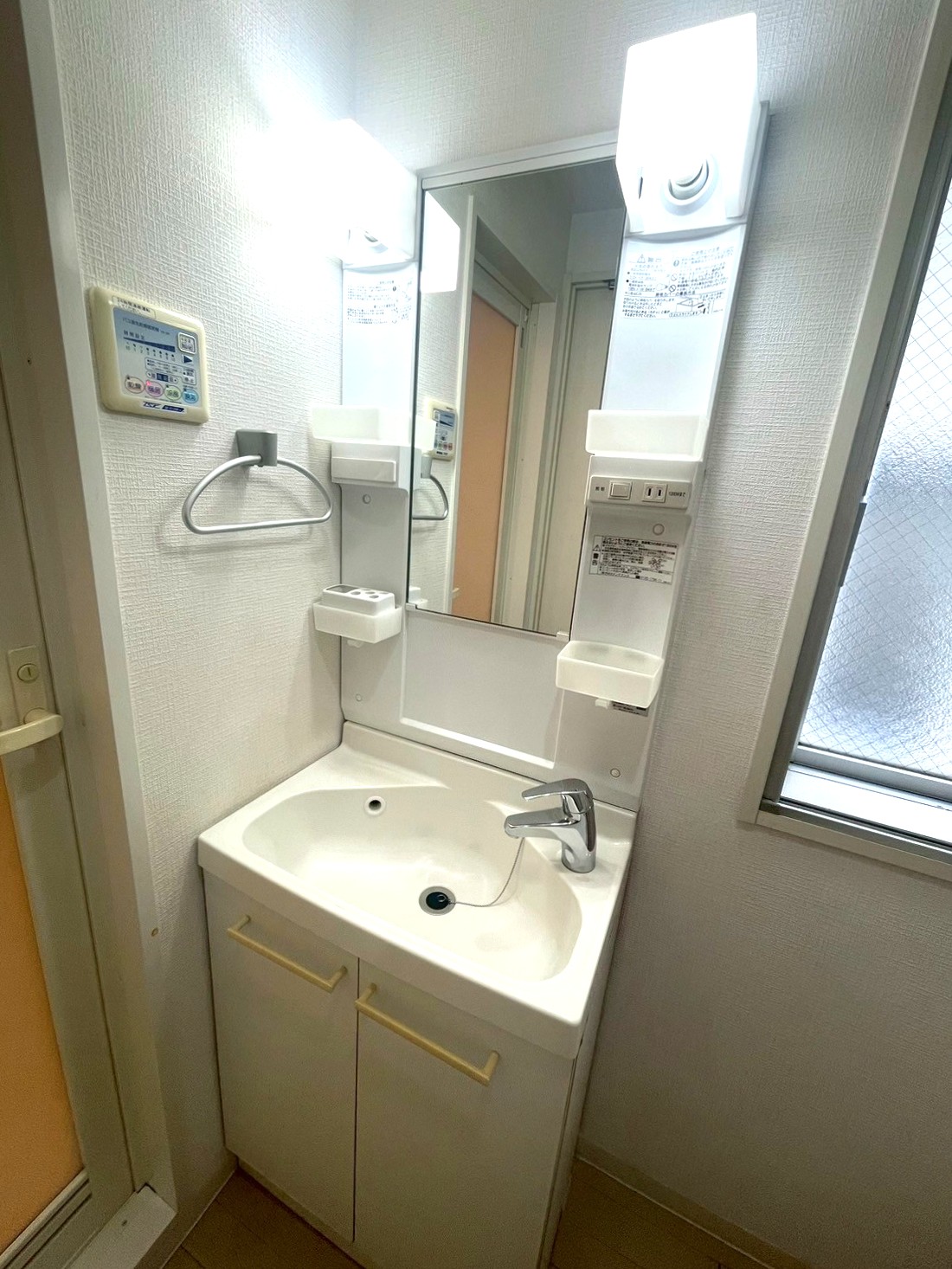 AZEST URAYASU Staの内装写真