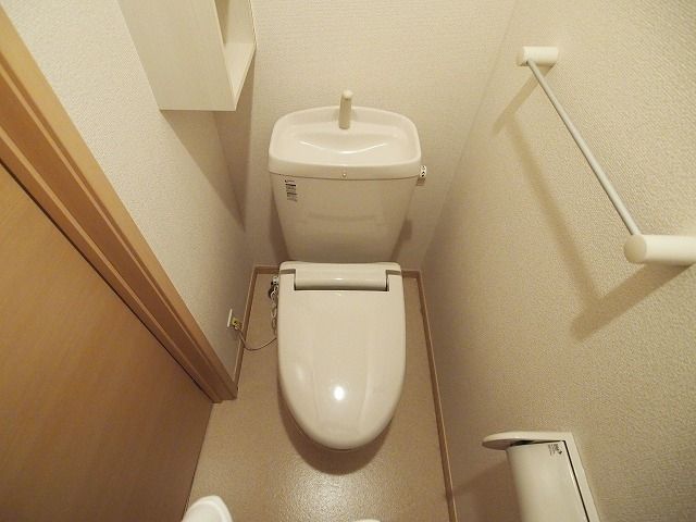 京成松戸線 滝不動駅 徒歩5分 2階建 築18年のトイレ写真