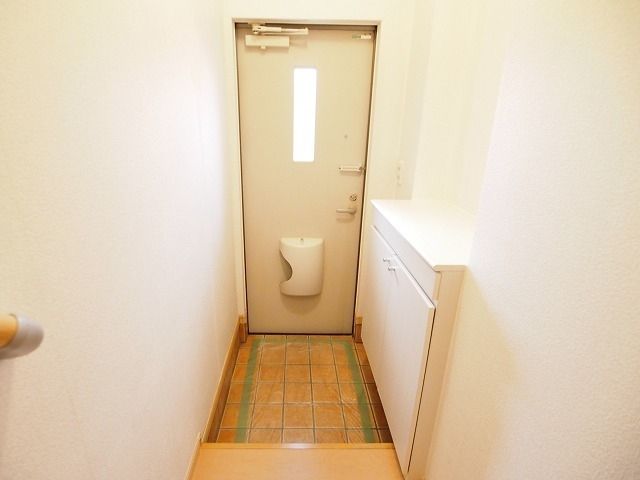 京成松戸線 滝不動駅 徒歩5分 2階建 築18年の玄関写真
