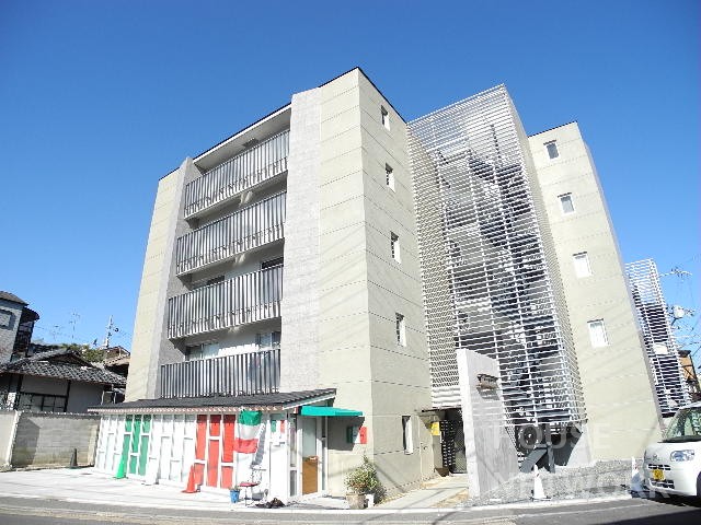 建物外観　重厚感ある外観とオシャレな佇まいはその他ぶっけんとは一味違う