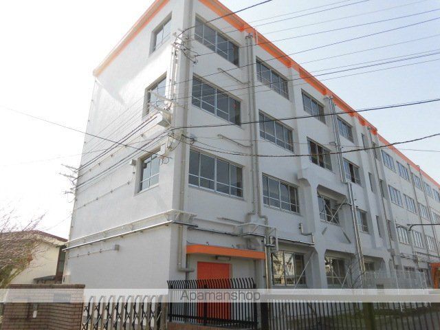 中学校　高槻市立第六中学校（中学校）まで568m