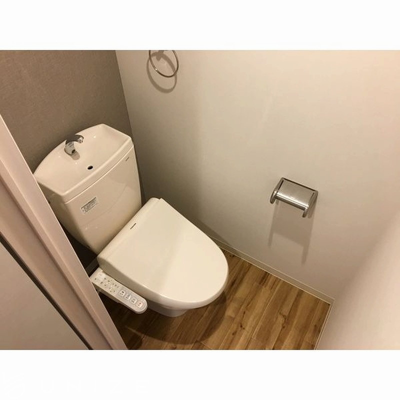 地下鉄南北線 澄川駅 徒歩2分 4階建 築10年のトイレ写真