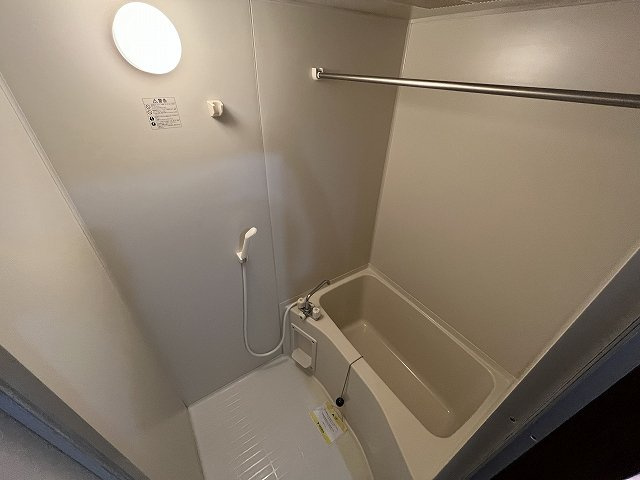 バス・シャワールーム　落ち着いた空間のお風呂です