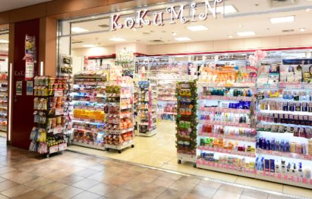 ドラックストア　KoKuMiN渋谷マークシティ店（ドラッグストア）まで608m