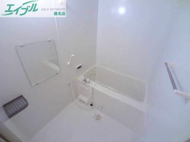 バス・シャワールーム　同建物別部屋反転写真です