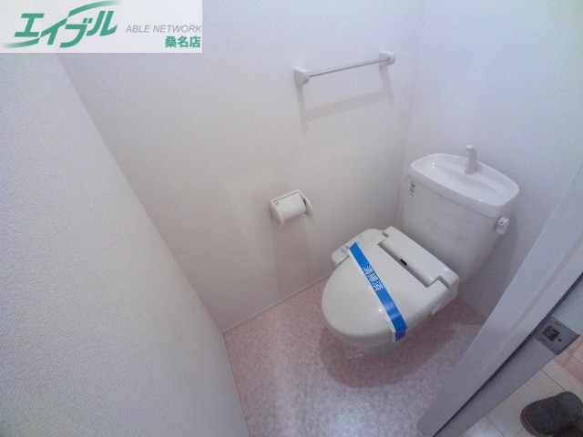 トイレ　同建物別部屋反転写真です