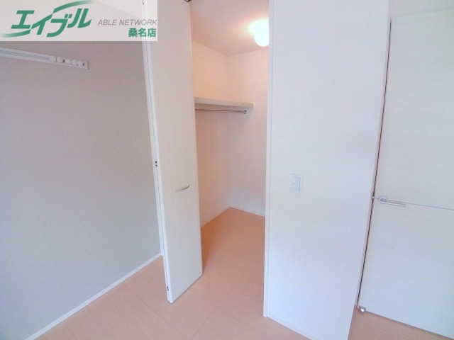 収納　同建物別部屋反転写真です