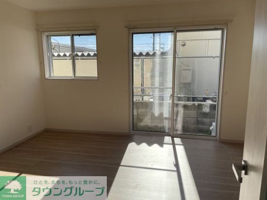 並木町3丁目戸建賃貸住宅の居間写真