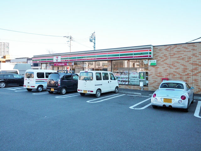 コンビニ　セブンイレブン大井うれし野店（コンビニ）まで322m