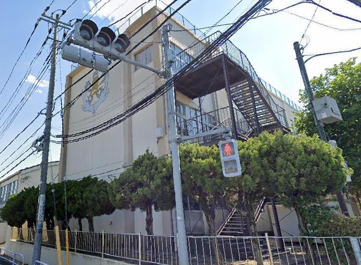 小学校　足立区立鹿浜第一小学校（小学校）まで450m