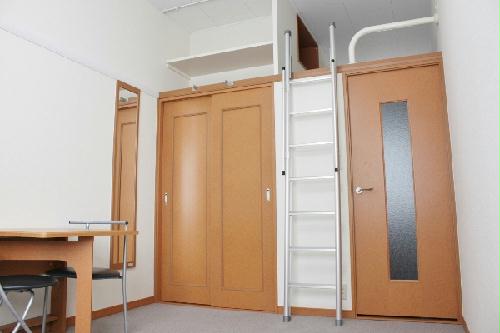 レオパレスシャルマン北越谷Vの居間写真