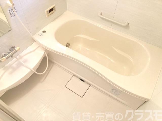 バス・シャワールーム　浴室乾燥機＆追焚機能付き広々バスルーム♪
