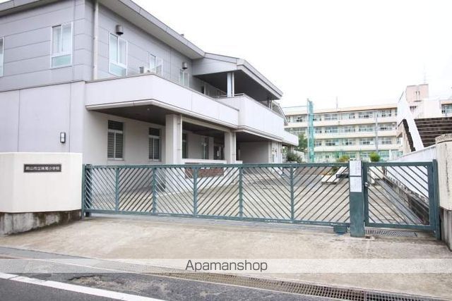 小学校　岡山市立妹尾小学校（小学校）まで907m