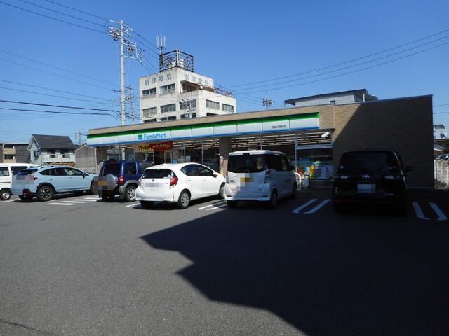 コンビニ　ファミリーマート 岡崎河原町店（コンビニ）まで300m