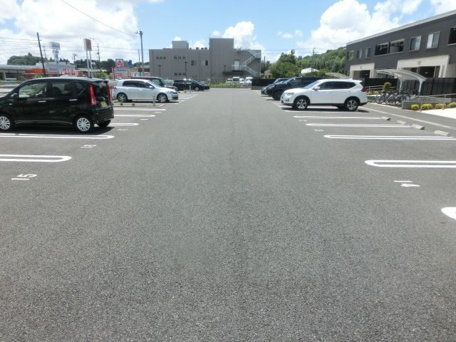 駐車場　広々とした敷地内駐車場です