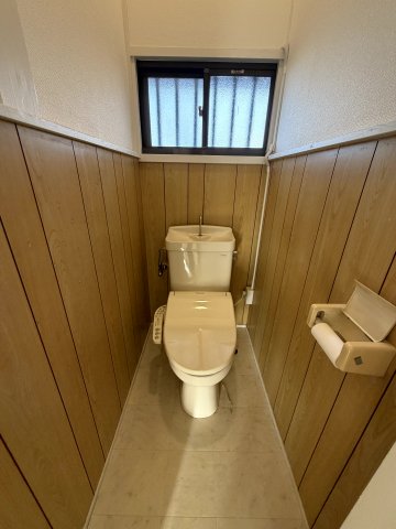 トイレ　温水洗浄機能付便座で快適にご利用いただけます！