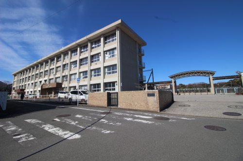 中学校　鷹取中学校（中学校）まで655m