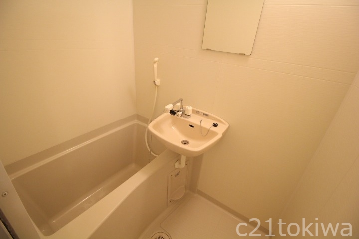 バス・シャワールーム　※同建物別部屋写真です