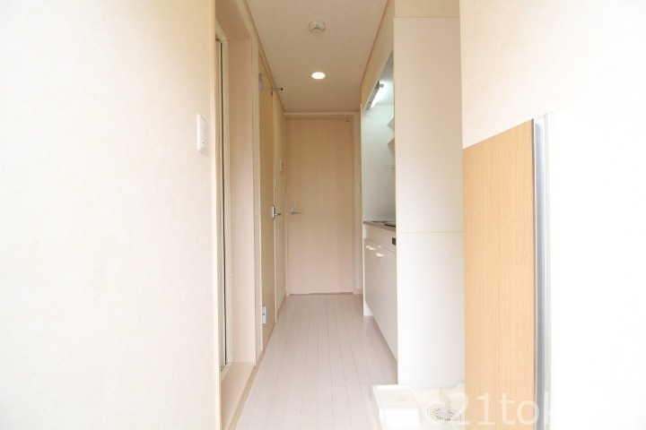 玄関　※同建物別部屋写真です