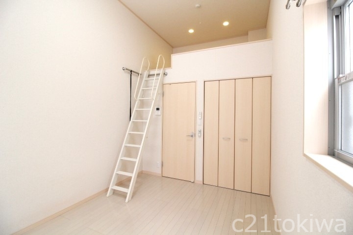 居室・リビング　※別部屋写真、側面窓なし