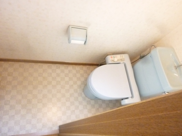 トイレ　ウォシュレット＆窓がうれしいトイレです♪