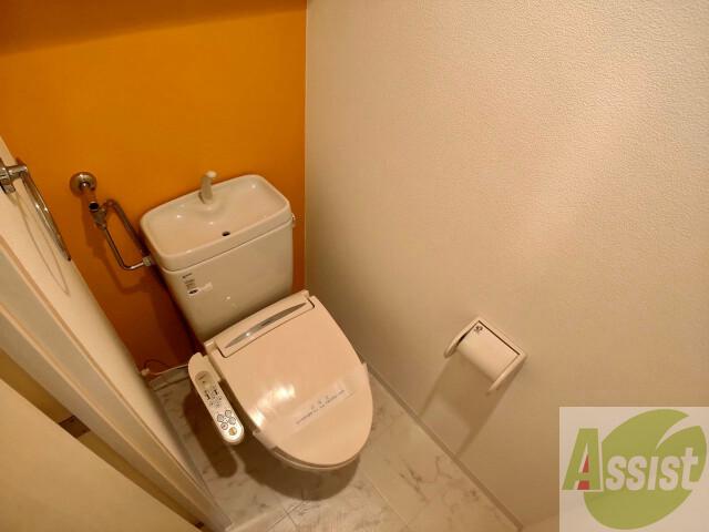 トイレ　ウォシュレット付きのトイレです。シャワートイレは日本の宝。