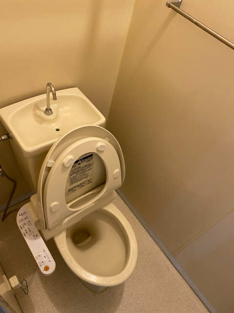 トイレ　ウォシュレットは残置物です設備ではありません。