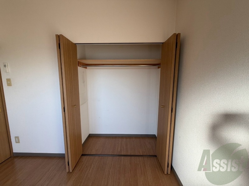 収納　寝室の収納です。部屋がすっきり片付きます。