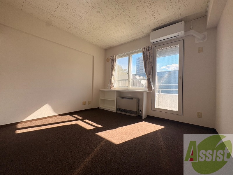 その他部屋・スペース　こちらのお部屋は光が差し込む、温かみのあるお部屋です。