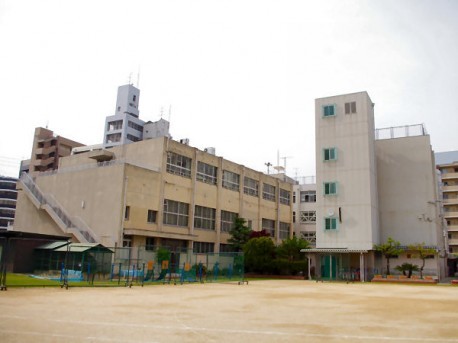小学校　大阪市立敷津小学校（小学校）まで454m