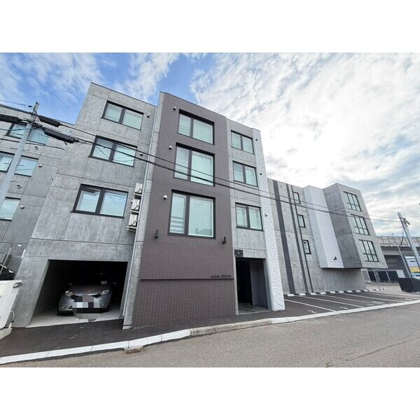 建物外観　★都市ガス仕様の新築2LDK！★WIC・1坪追焚バス完備♪★