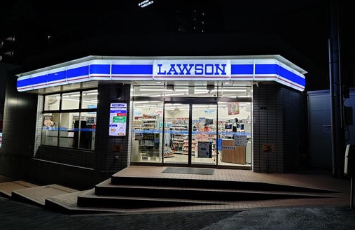 コンビニ　ローソン千代田富士見二丁目店（コンビニ）まで164m