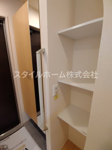 玄関　別部屋写真です。
