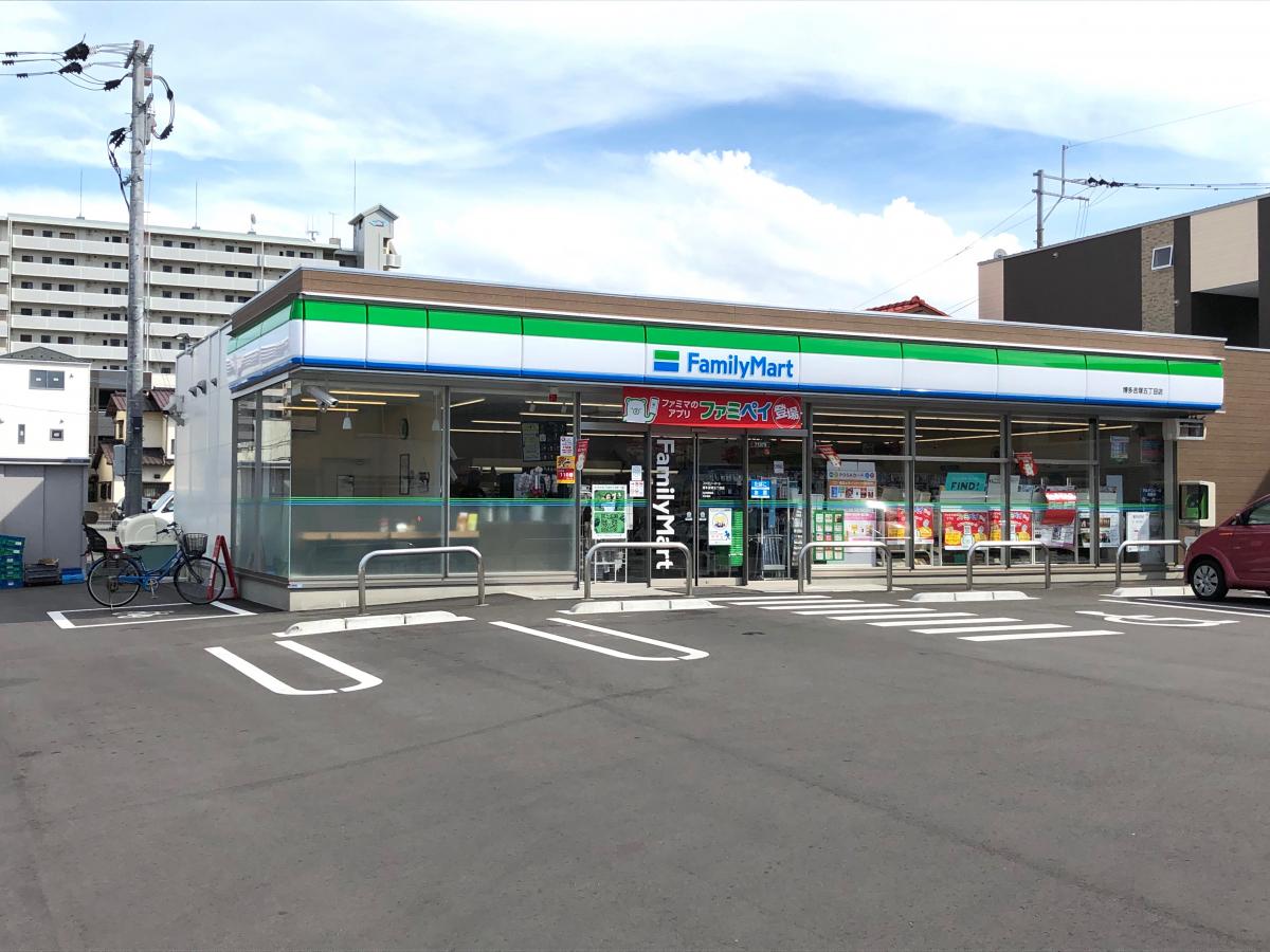 コンビニ　ファミリーマート博多吉塚五丁目店（コンビニ）まで456m
