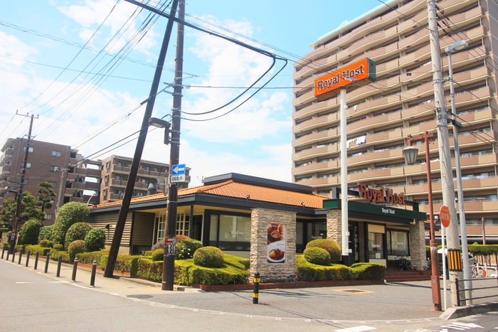 飲食店　ローヤルホスト（飲食店）まで97m