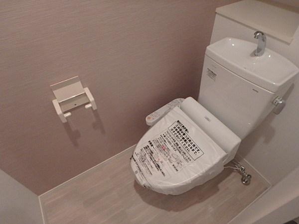 トイレ　温水洗浄便座付で冬もヒヤっとしません♪