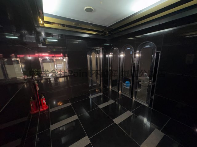 地下鉄御堂筋線 心斎橋駅 徒歩10分 8階建 築36年の外観写真