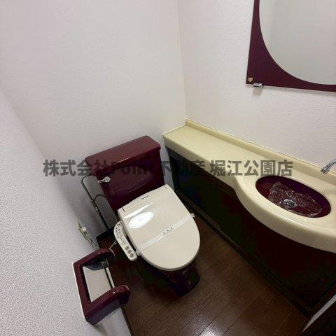 地下鉄御堂筋線 心斎橋駅 徒歩10分 8階建 築36年のトイレ写真