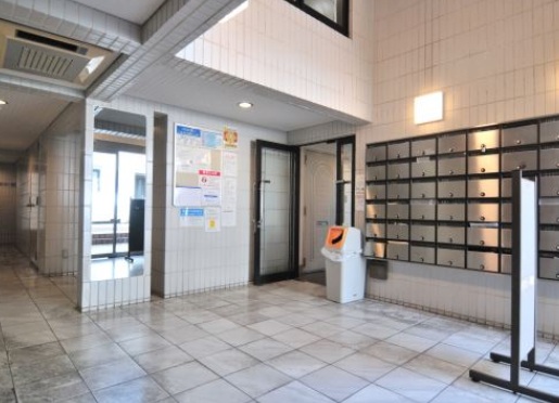東急田園都市線 三軒茶屋駅 徒歩7分 4階建 築40年の外観写真