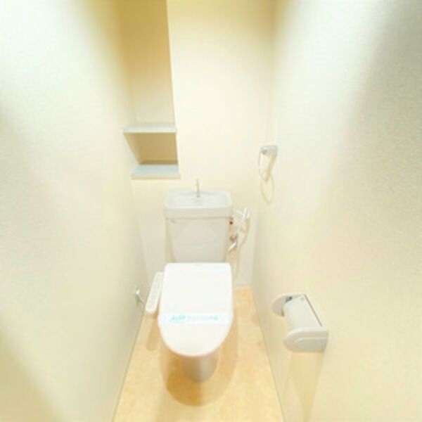 トイレ　※写真は同じマンションの違う部屋のものになります。