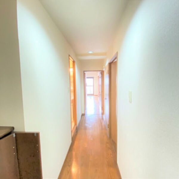 玄関　※写真は同じマンションの違う部屋のものになります。