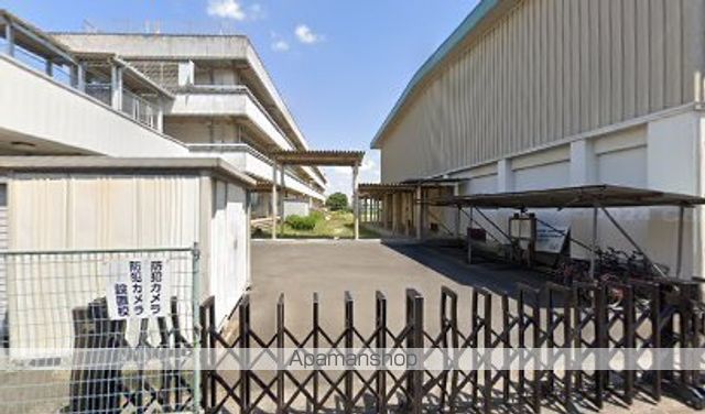 中学校　太田市立毛里田中学校（中学校）まで903m