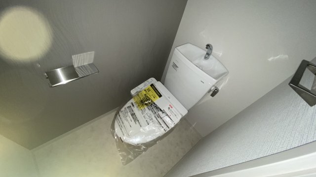 トイレ　写真は同マンションの他のお部屋のものです